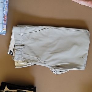 Mens Banana Republic 32x30 chino dress pants!